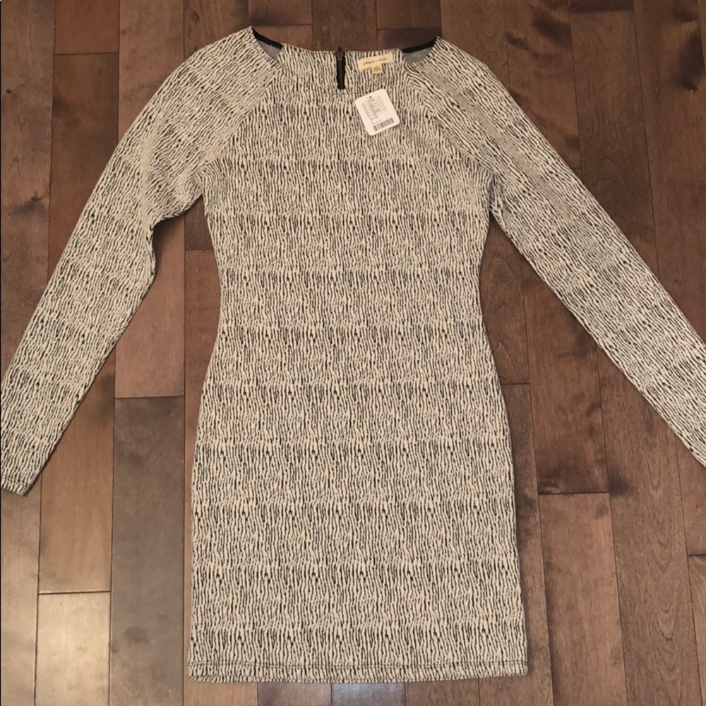 Black and White Long Sleeve Body-Con Dress